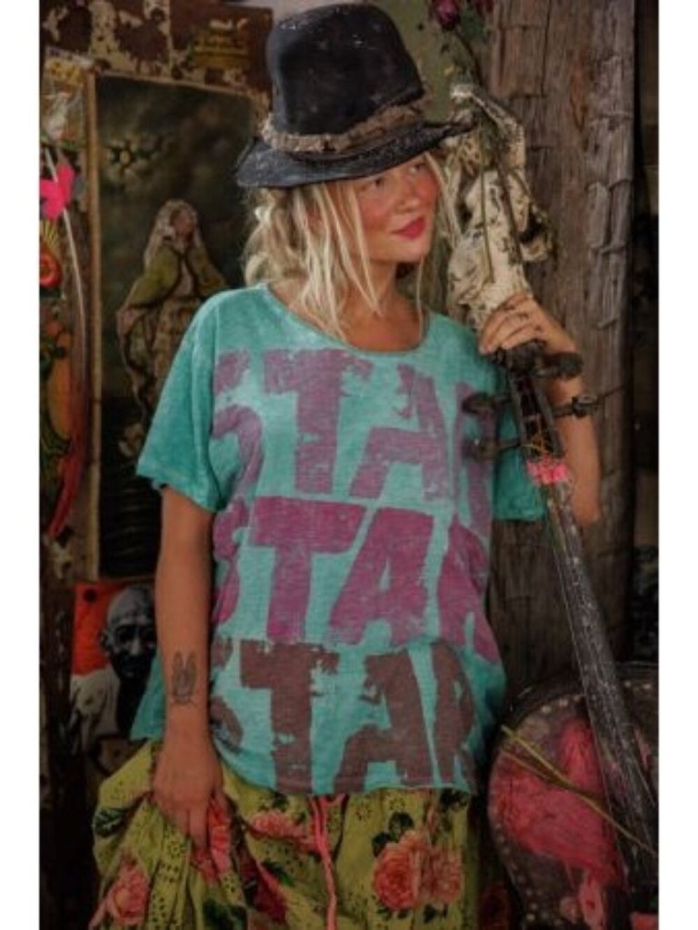 Magnolia Pearl Star Graphic Boyfriend T-Shirt Hand-Distressed Jersey Knit Green